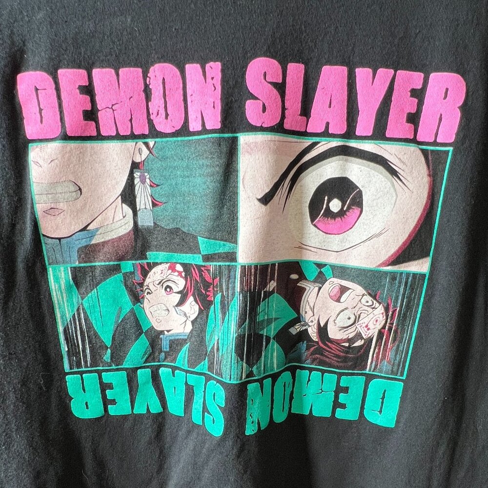 Demon Slayer Adult 4-Panel Graphic Tee Tshirt SZ Medium